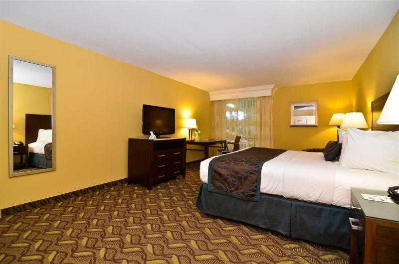 Clarion Inn & Suites Roswell Exterior photo