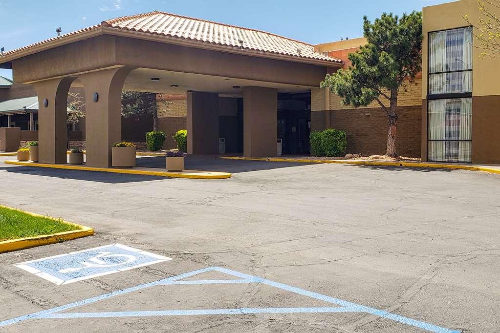 Clarion Inn & Suites Roswell Exterior photo