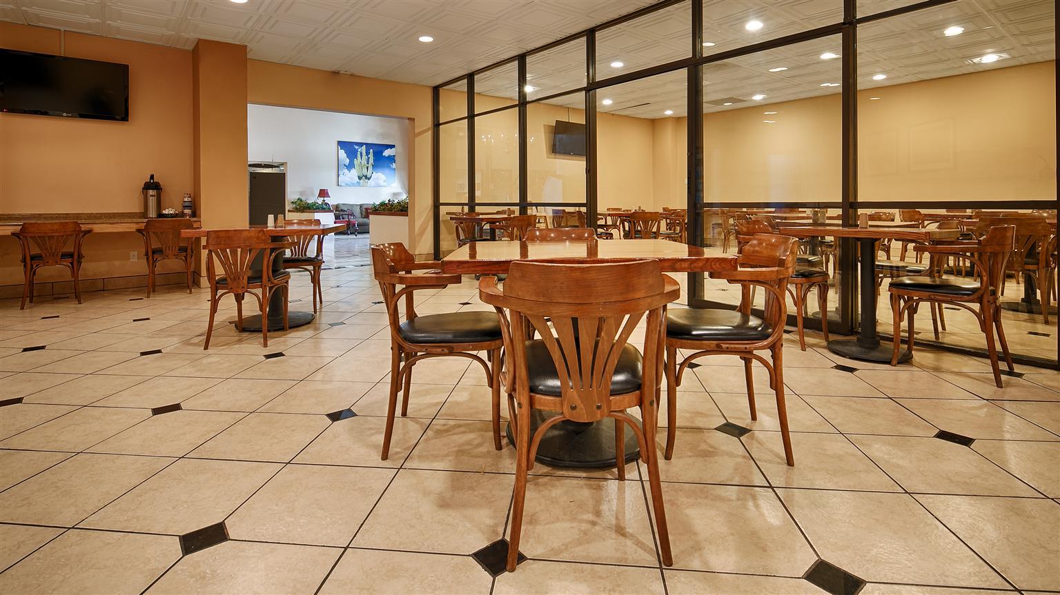 Clarion Inn & Suites Roswell Exterior photo